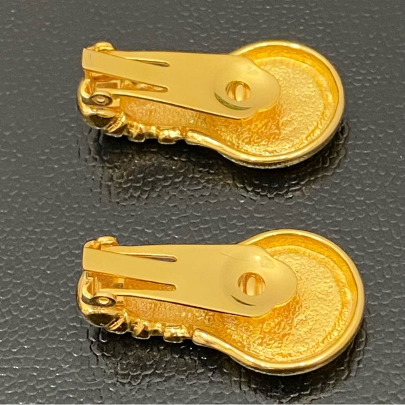 Vintage Unsigned Gold-Tone Roman Coin Clip On Earrings - Picture 11 of 13